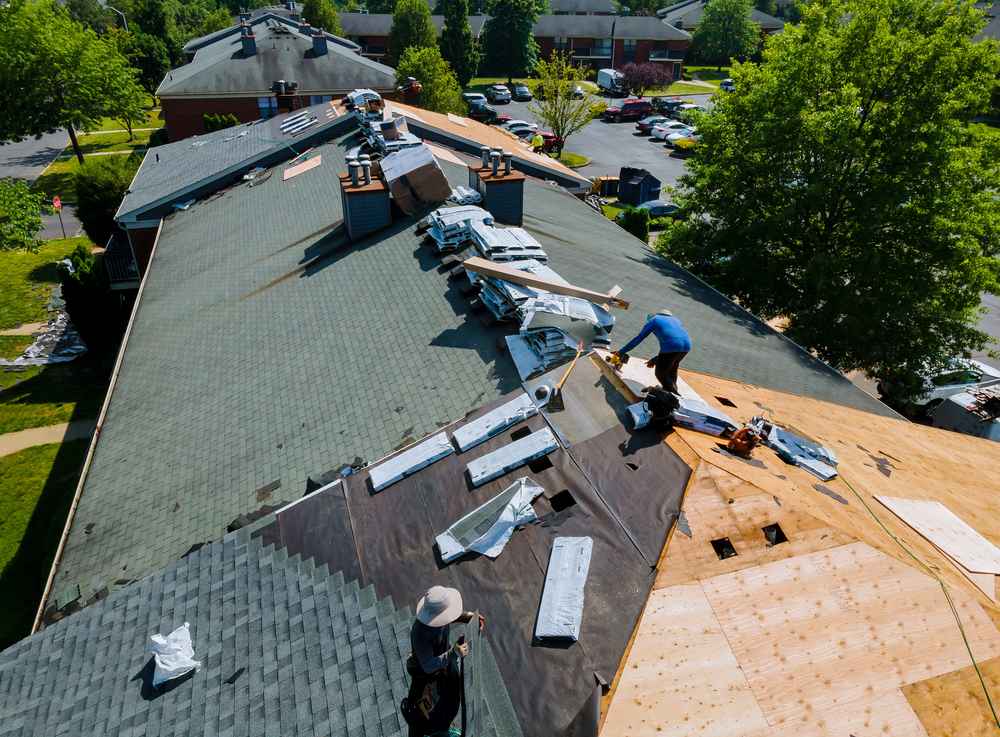 trusted roof replacement expert in Tomball